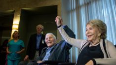 “사랑의 비결은 경청”…헐리우드 스타, 64년간 함께 해온 아내 100세 생일 축하