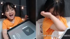 구독자 10만 달성 기념 ‘실버 버튼’ 받고 너무 좋아 눈물 흘린 7살 소녀 유튜버 (영상)