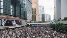 성난 민심에 홍콩 ‘범죄인 인도 법안’ 심의 연기…최루탄 발사도