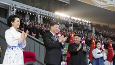 김정은, 시진핑 맞춤형 집단체조 ‘불패의 사회주의’ 선보여