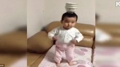 도자기 그릇을 머리에 올리고 춤추는 아기, 너무 귀여워요.