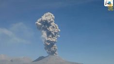 [영상] 페루 사반카야 화산 폭발.. 주민들 화산재로 몸살