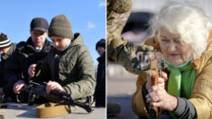 전쟁 위기 우크라이나, 나라 지키려고 아이도 할머니도 총 들었다