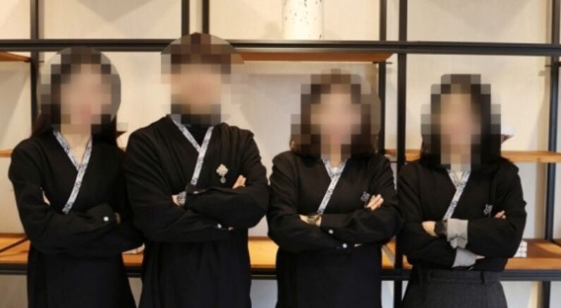 960만원 들인 공기업 한복 근무복… ‘일본 주방장 옷’ 논란 휩싸여