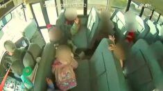 똑바로 안 앉은 아이들 가르치려고… ‘급브레이크’ 밟아 넘어뜨린 버스 기사의 최후